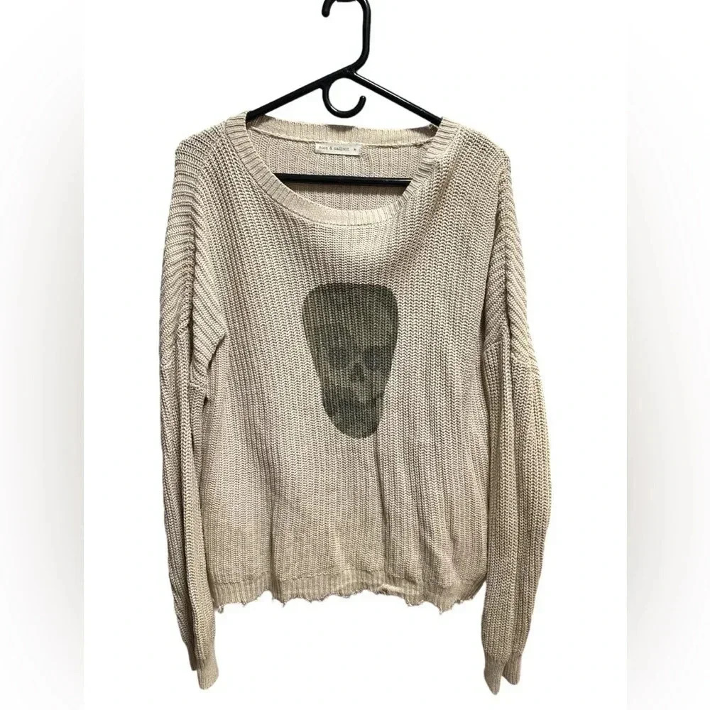 MOON AND MADISON TAN AND GREEN SKULL OVERSIZED SWEATER